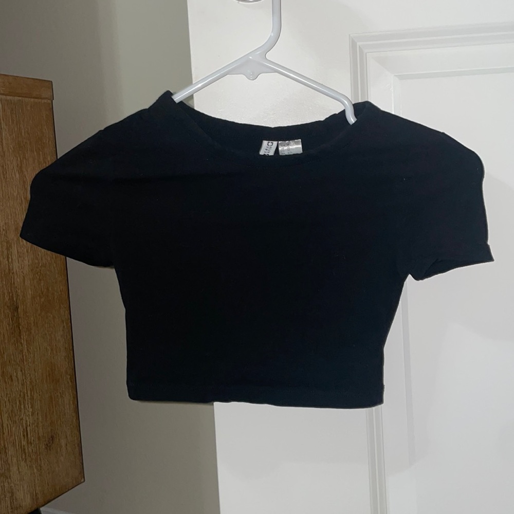 Cropped Black Tee
